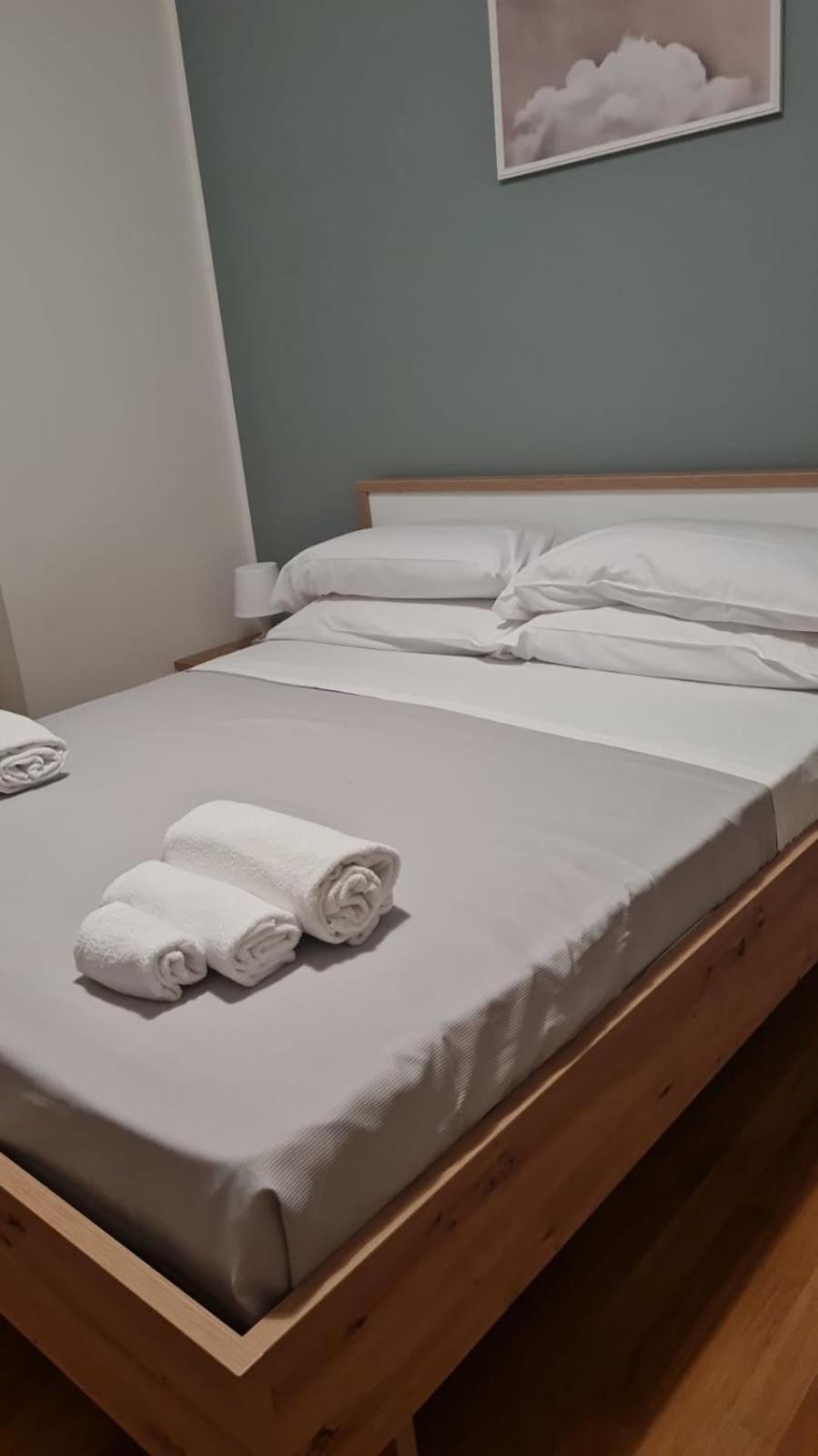 Stazione 54 Apartment Наполи Стая снимка